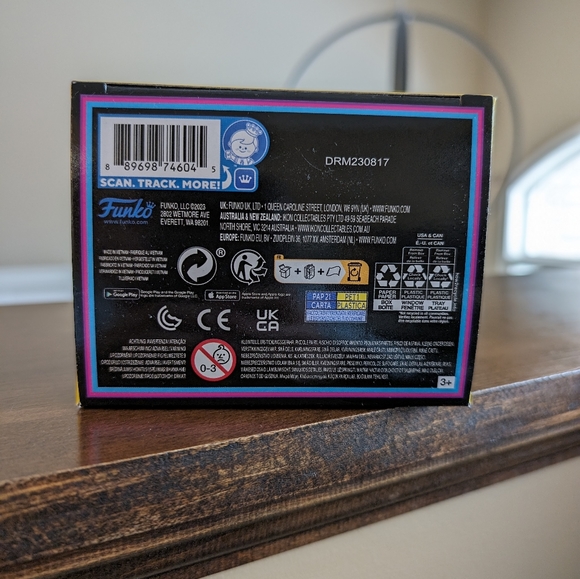 Eddie Stranger Things Funko Blacklight EE Exclusive Limited Edition 1462 - Picture 3 of 6